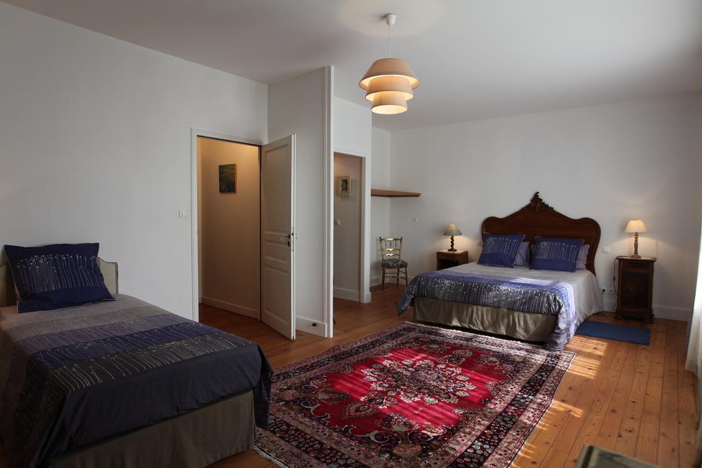 Chateau Du Beugnon Bed and Breakfast Tigné Δωμάτιο φωτογραφία